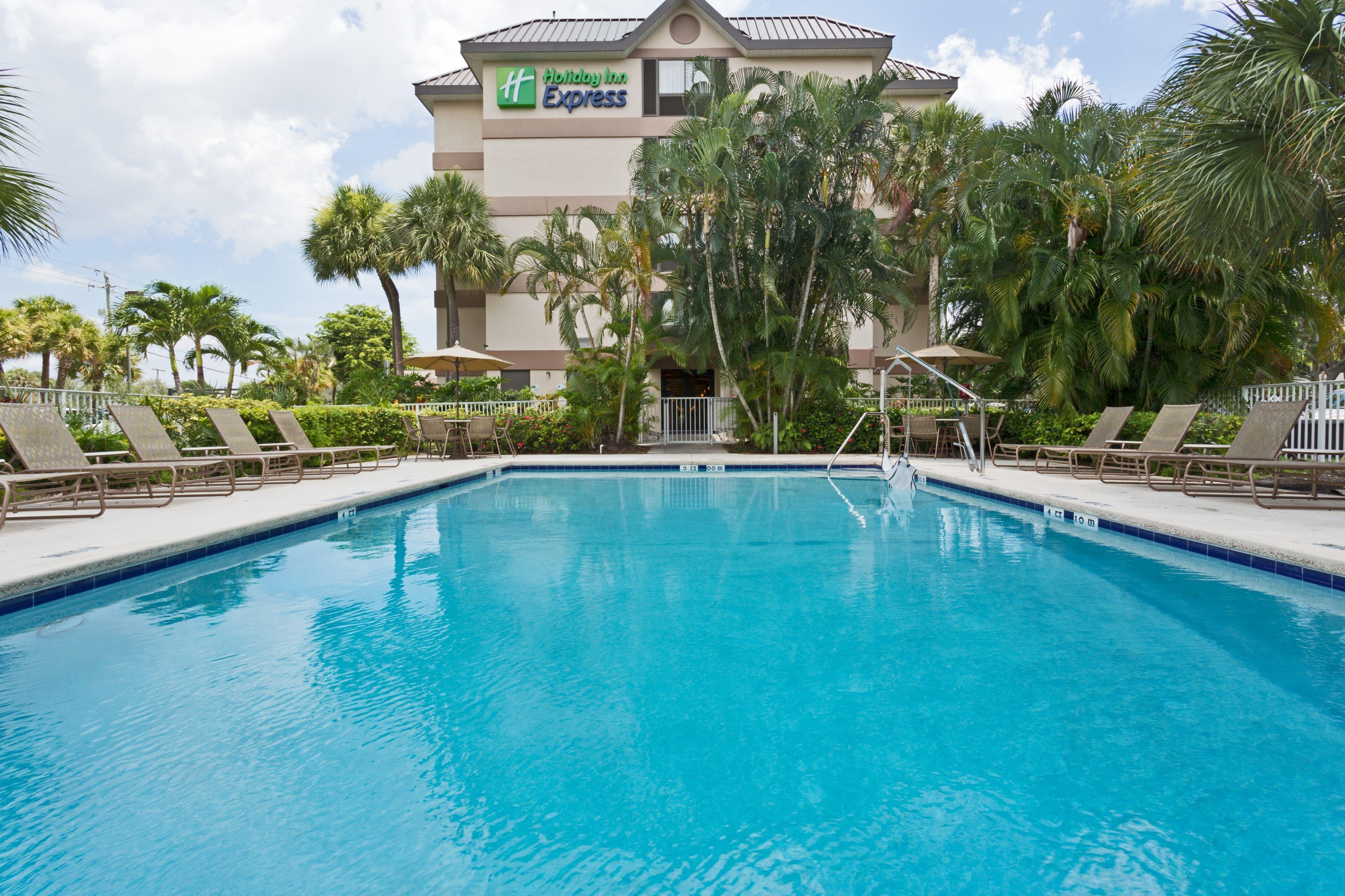 Holiday Inn Express Fort Lauderdale North - Executive Airport By Ihg Exterior photo