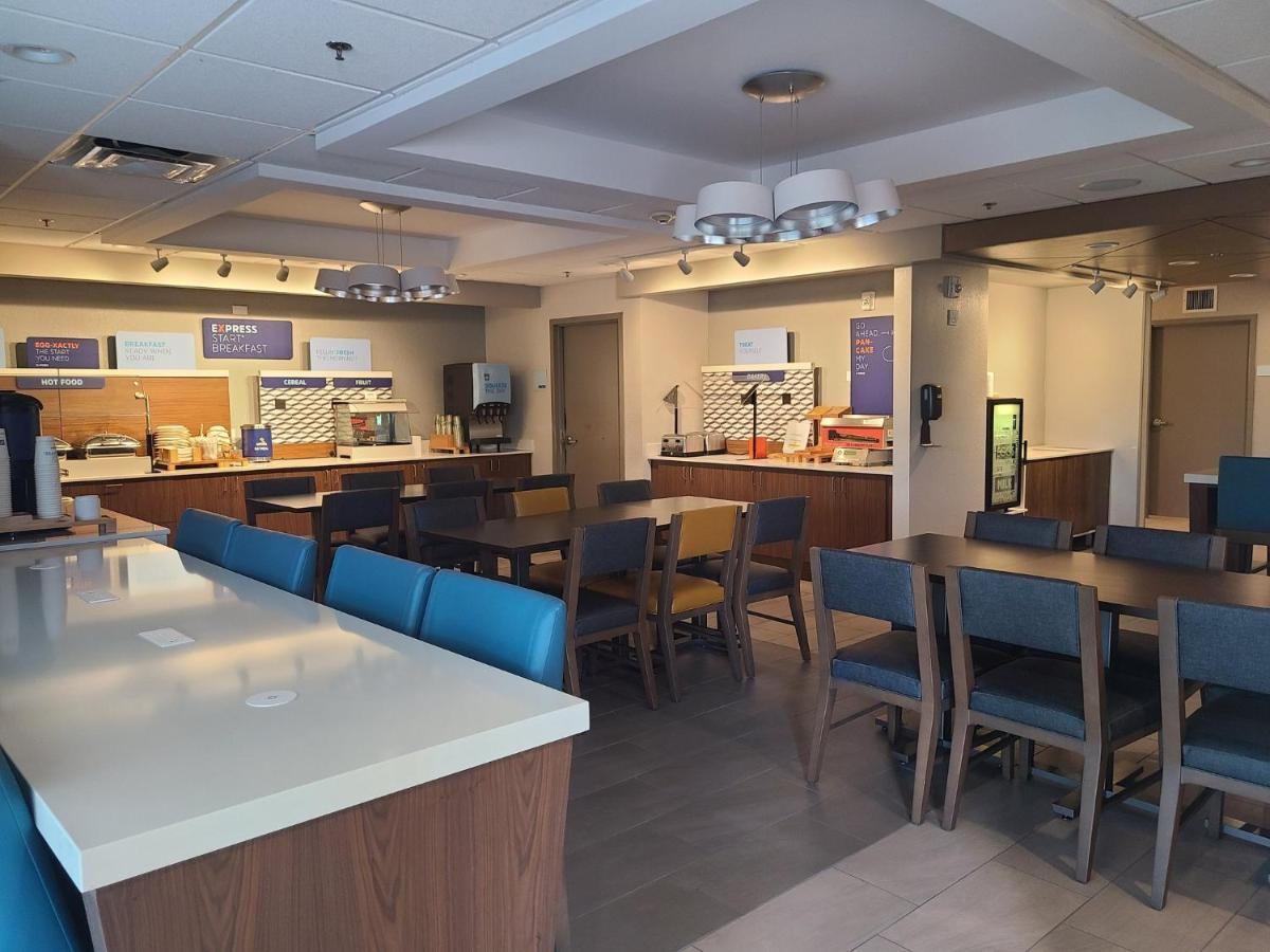 Holiday Inn Express Fort Lauderdale North - Executive Airport By Ihg Exterior photo
