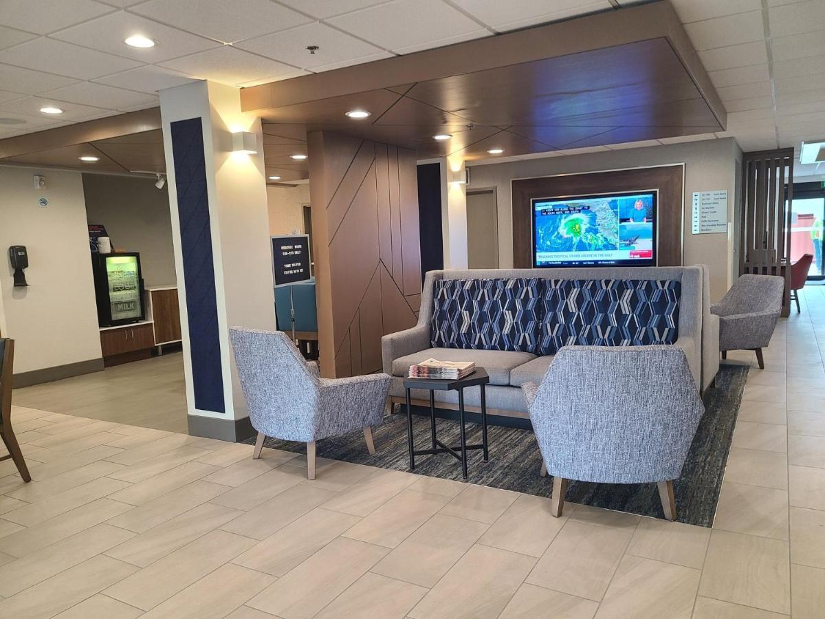 Holiday Inn Express Fort Lauderdale North - Executive Airport By Ihg Exterior photo