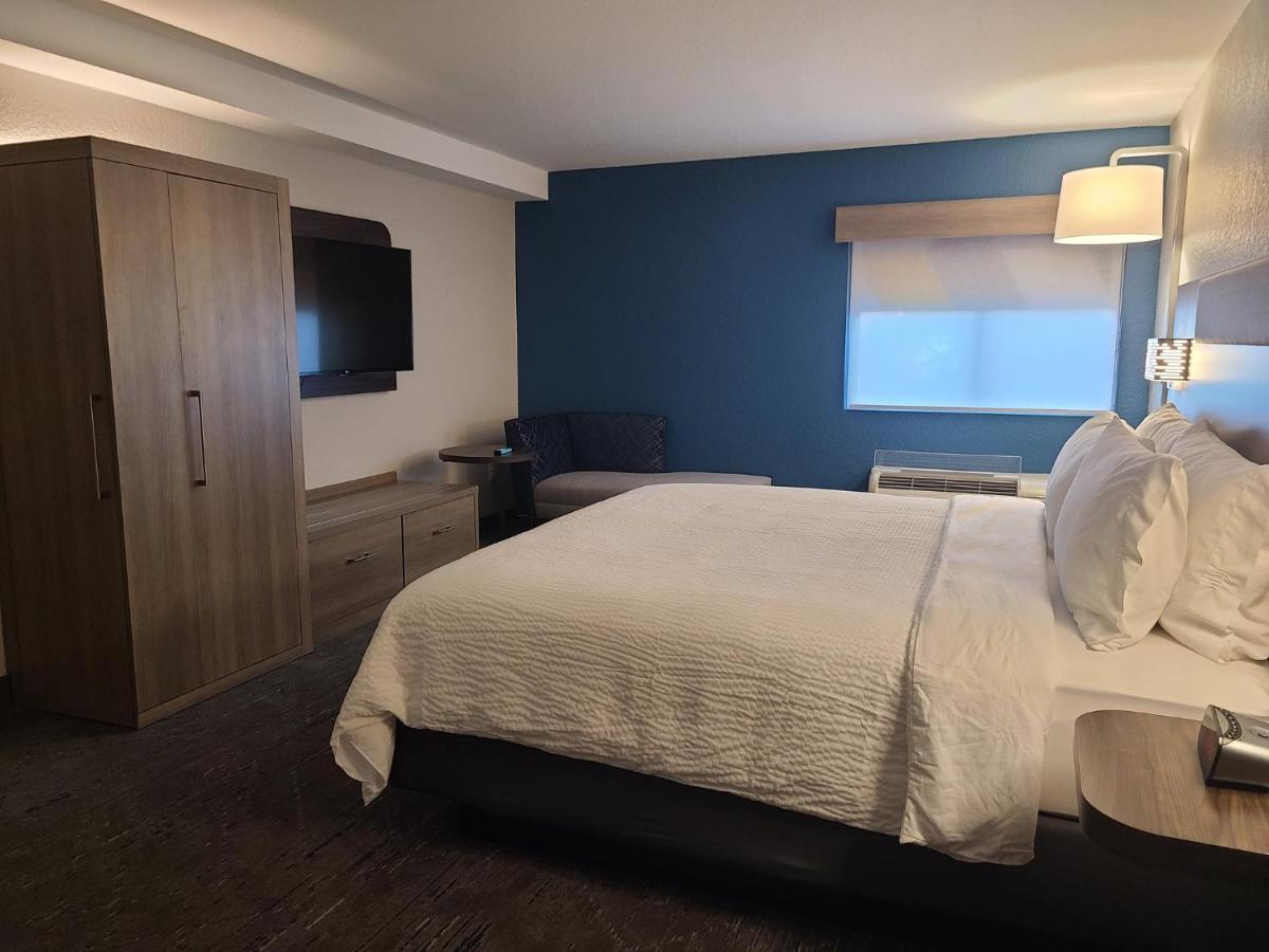 Holiday Inn Express Fort Lauderdale North - Executive Airport By Ihg Exterior photo
