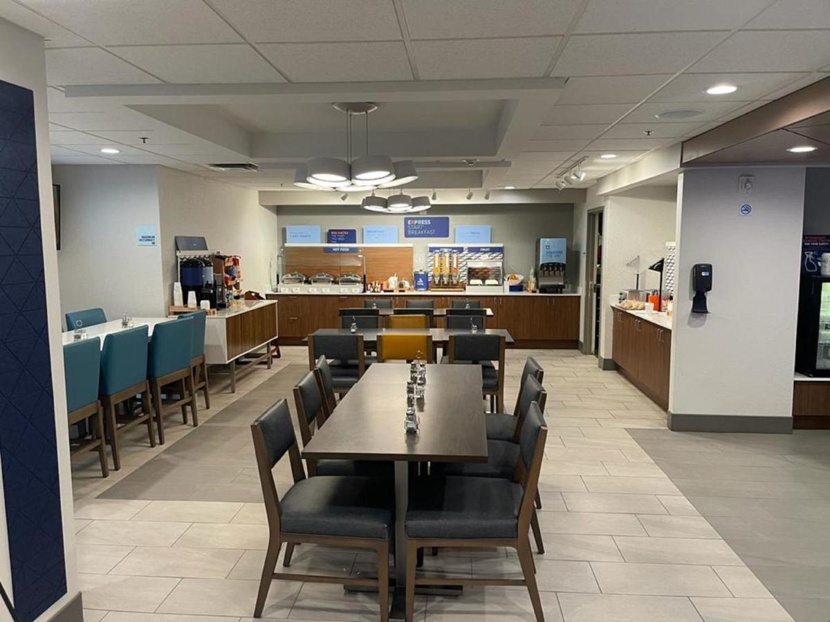 Holiday Inn Express Fort Lauderdale North - Executive Airport By Ihg Exterior photo