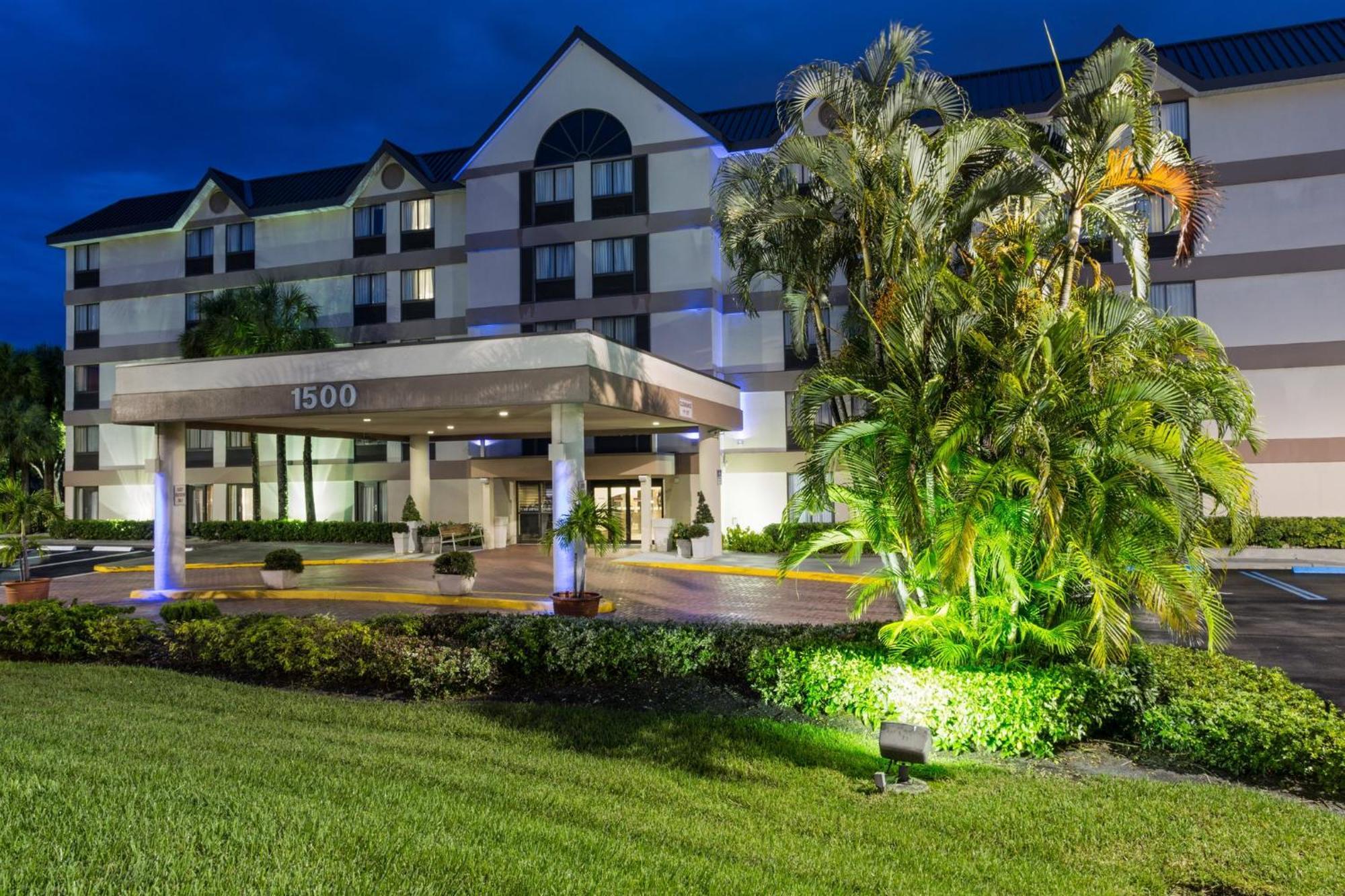Holiday Inn Express Fort Lauderdale North - Executive Airport By Ihg Exterior photo