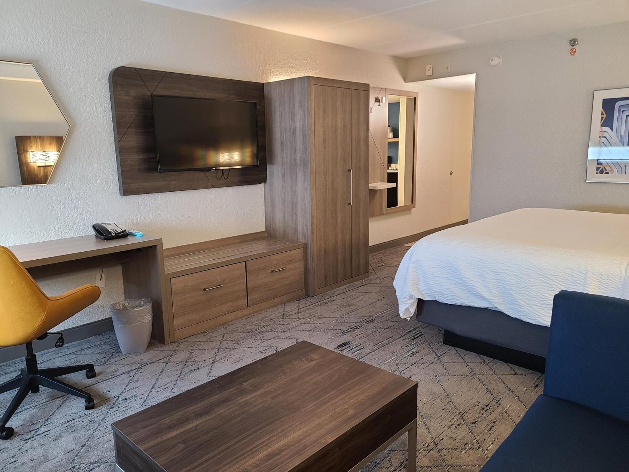 Holiday Inn Express Fort Lauderdale North - Executive Airport By Ihg Exterior photo