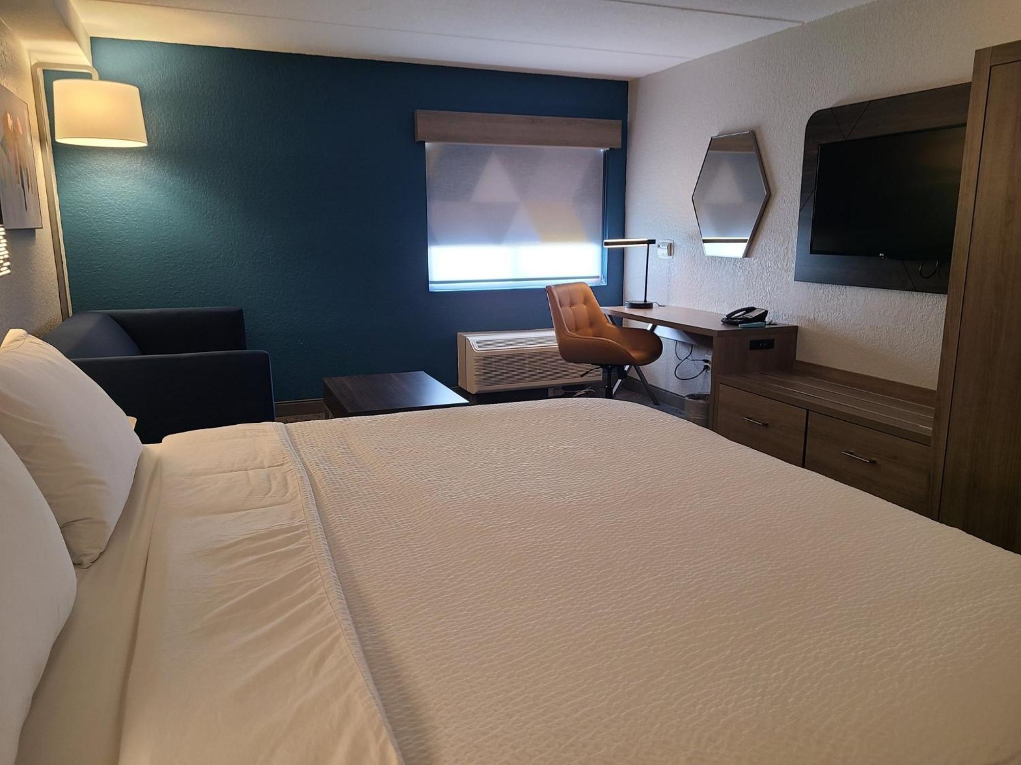 Holiday Inn Express Fort Lauderdale North - Executive Airport By Ihg Exterior photo